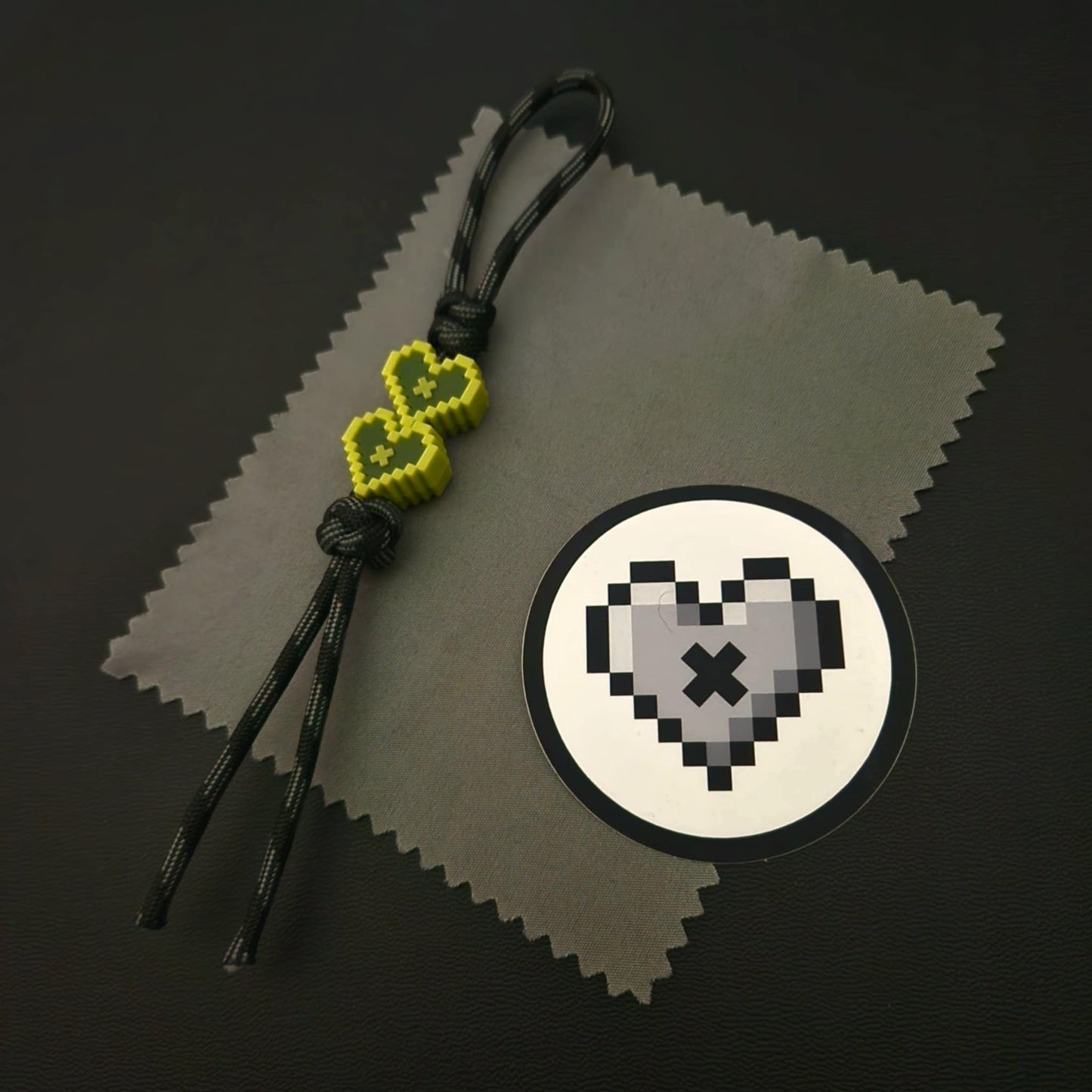Antiquated Zipper Pull / PVC Bead DMG Gameboy